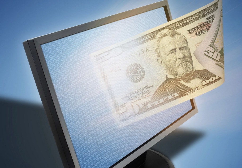 Microsoft inwestuje 1 mld dolarów w transformację cyfrową w Polsce- niebieski monitor komputera a na nim banknot dolara amerykańskiego 