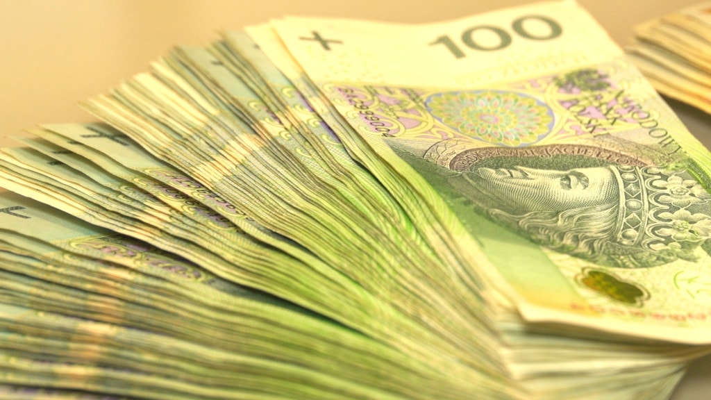 Wakacje kredytowe - działania UOKIK przynoszą efekty - banknoty 100 zł