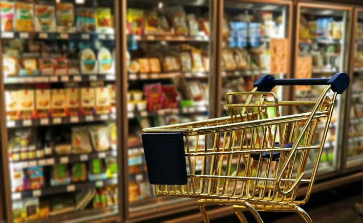 Inflacja w maju wyniosła 13,9% - co podrożało najbardziej? 0 pusty koszyk na zakupy w sklepie spożywczym.