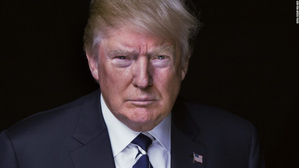 Wybory prezydenckie w USA w cieniu pandemii- portret mężczyzny, prezydent Stanów Zjednoczonych Donald Trump.
