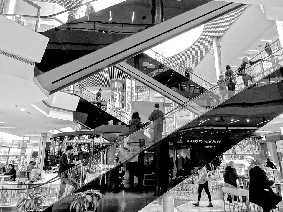 centra handlowe - nadal popularne - zdjęcie wnętrza centrum handlowego
