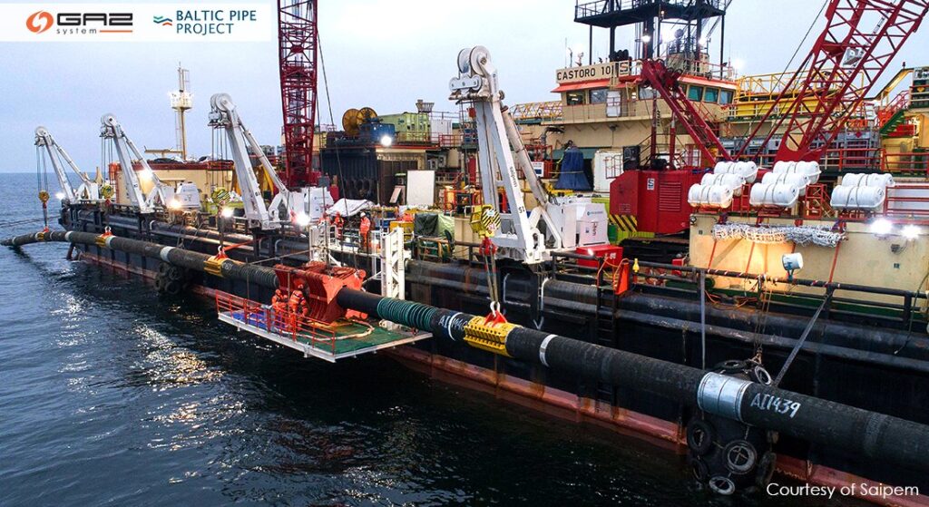 Baltic Pipe - koniec gazowego szantażu - statek ze sprzętemna morzu - budowa Baltic Pipe