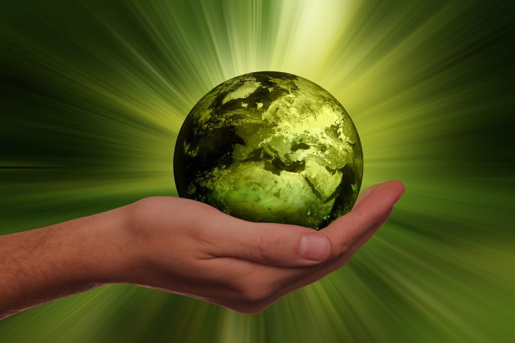 Piece gazowe LPG - ekologiczne źródło ciepła - mężczyzna trzyma w dłoni kulę ziemska koloru zielonego.